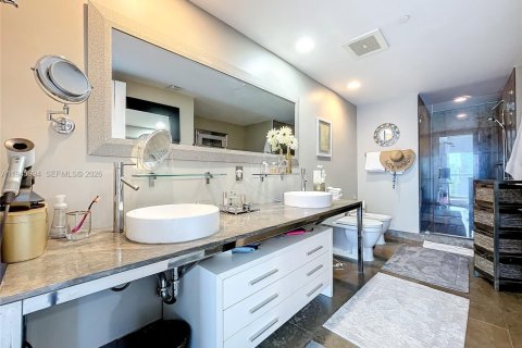 Condominio en alquiler en Miami, Florida, 2 dormitorios, 108.51 m2 № 2005681 - foto 14