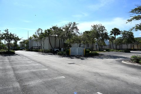 Commercial property in Tequesta, Florida № 2176185 - photo 4
