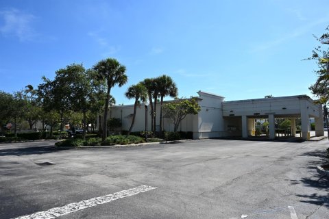 Commercial property in Tequesta, Florida № 2176185 - photo 3