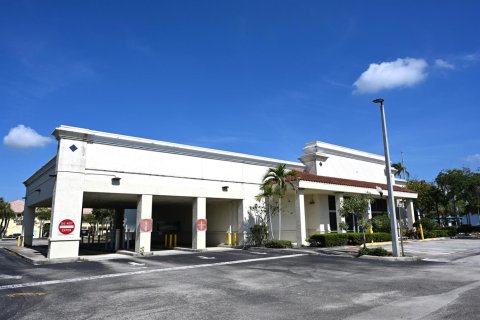 Commercial property in Tequesta, Florida № 2176185 - photo 2