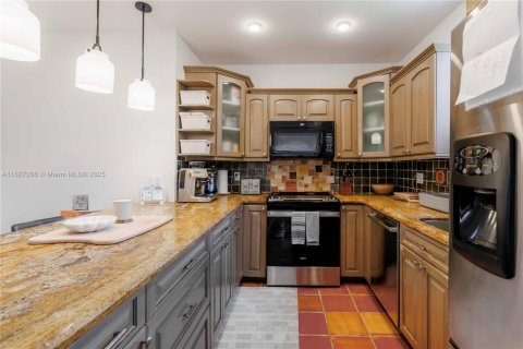 House in Coral Gables, Florida 2 bedrooms, 157.66 sq.m. № 1798789 - photo 13