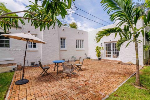 House in Coral Gables, Florida 2 bedrooms, 157.66 sq.m. № 1798789 - photo 26