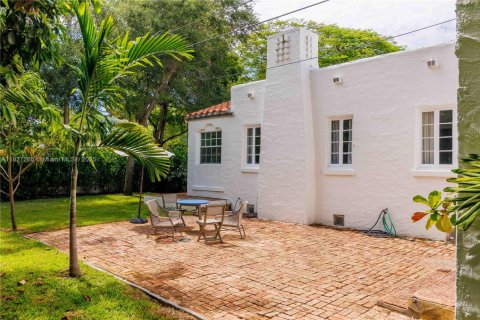 House in Coral Gables, Florida 2 bedrooms, 157.66 sq.m. № 1798789 - photo 27