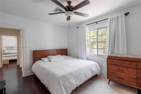 House in Coral Gables, Florida 2 bedrooms, 157.66 sq.m. № 1798789 - photo 20