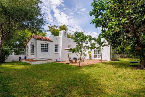 House in Coral Gables, Florida 2 bedrooms, 157.66 sq.m. № 1798789 - photo 25