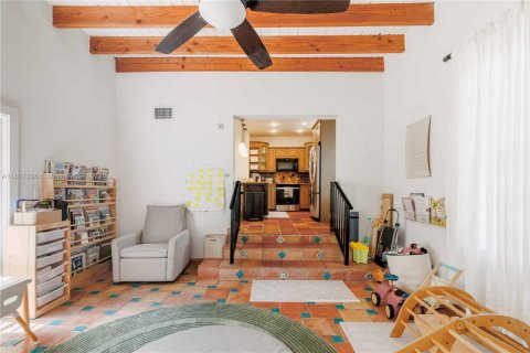 House in Coral Gables, Florida 2 bedrooms, 157.66 sq.m. № 1798789 - photo 15