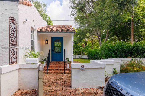 House in Coral Gables, Florida 2 bedrooms, 157.66 sq.m. № 1798789 - photo 2