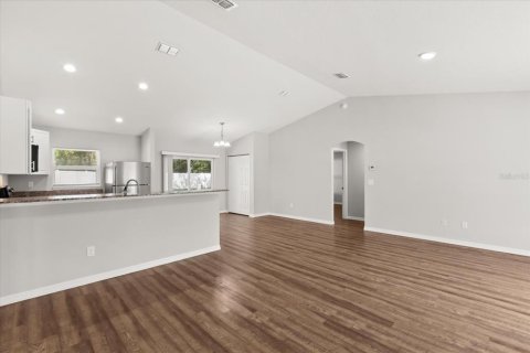 House in Ocklawaha, Florida 3 bedrooms, 136.75 sq.m. № 1910101 - photo 5