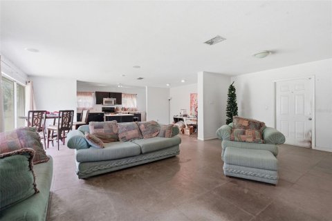 House in Brandon, Florida 2 bedrooms, 129.32 sq.m. № 2315312 - photo 13