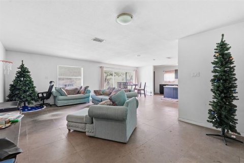 House in Brandon, Florida 2 bedrooms, 129.32 sq.m. № 2315312 - photo 12