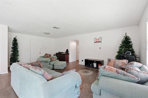 House in Brandon, Florida 2 bedrooms, 129.32 sq.m. № 2315312 - photo 11