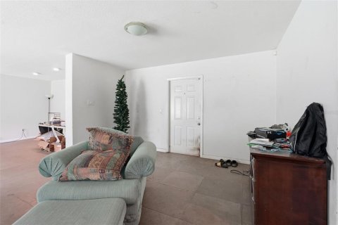 House in Brandon, Florida 2 bedrooms, 129.32 sq.m. № 2315312 - photo 6
