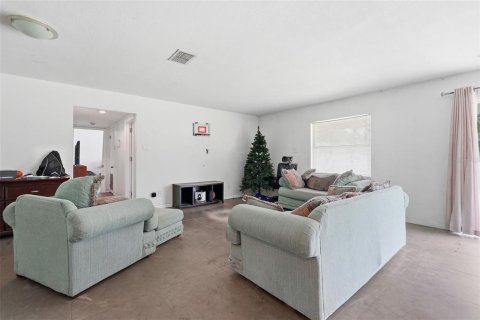 House in Brandon, Florida 2 bedrooms, 129.32 sq.m. № 2315312 - photo 9