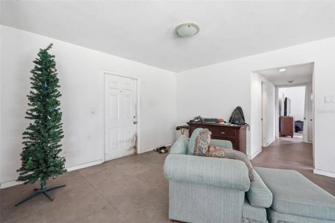 House in Brandon, Florida 2 bedrooms, 129.32 sq.m. № 2315312 - photo 7