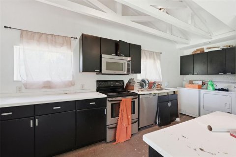 House in Brandon, Florida 2 bedrooms, 129.32 sq.m. № 2315312 - photo 23