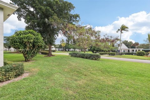 Condo in Coconut Creek, Florida, 2 bedrooms  № 1443540 - photo 8
