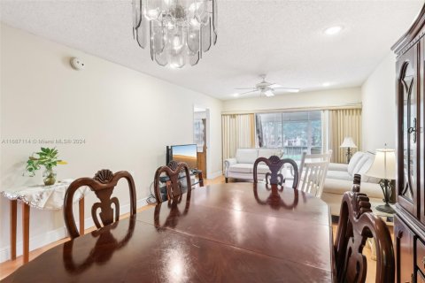 Condo in Coconut Creek, Florida, 2 bedrooms  № 1443540 - photo 28
