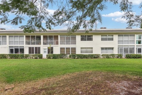 Condo in Coconut Creek, Florida, 2 bedrooms  № 1443540 - photo 12