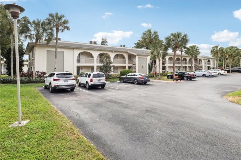 Condo in Coconut Creek, Florida, 2 bedrooms  № 1443540 - photo 29