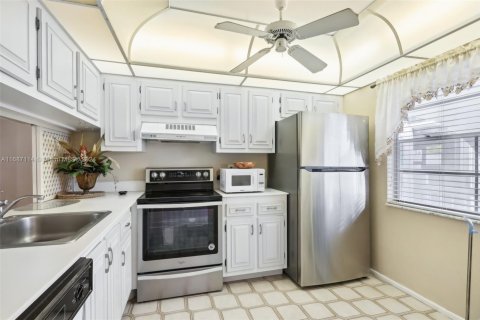 Condo in Coconut Creek, Florida, 2 bedrooms  № 1443540 - photo 13