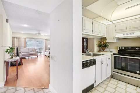 Condo in Coconut Creek, Florida, 2 bedrooms  № 1443540 - photo 21
