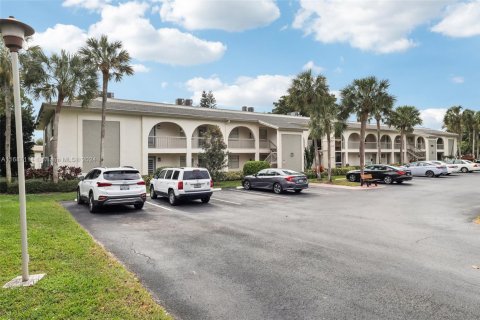 Condo in Coconut Creek, Florida, 2 bedrooms  № 1443540 - photo 18