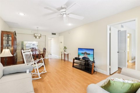 Condo in Coconut Creek, Florida, 2 bedrooms  № 1443540 - photo 26