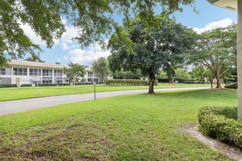 Condo in Coconut Creek, Florida, 2 bedrooms  № 1443540 - photo 5