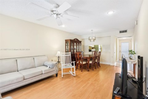 Condo in Coconut Creek, Florida, 2 bedrooms  № 1443540 - photo 25