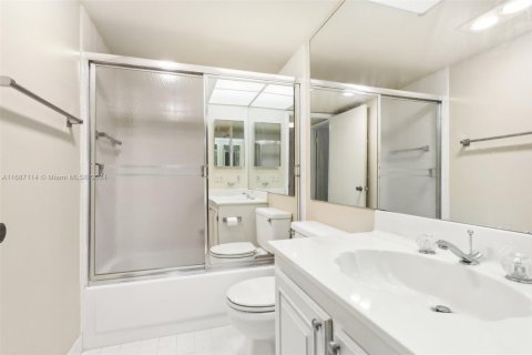 Condo in Coconut Creek, Florida, 2 bedrooms  № 1443540 - photo 3