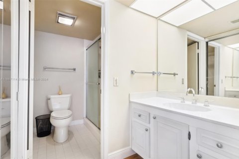 Condo in Coconut Creek, Florida, 2 bedrooms  № 1443540 - photo 11