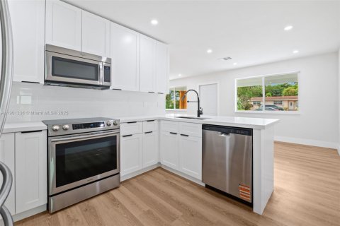 Casa en venta en Fort Lauderdale, Florida, 4 dormitorios, 154.22 m2 № 1954658 - foto 9