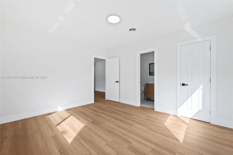 Casa en venta en Fort Lauderdale, Florida, 4 dormitorios, 154.22 m2 № 1954658 - foto 12