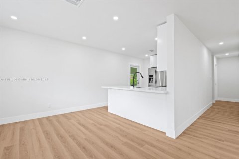 Casa en venta en Fort Lauderdale, Florida, 4 dormitorios, 154.22 m2 № 1954658 - foto 5