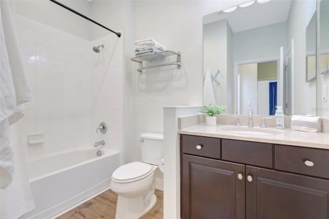 House in Fish Hawk, Florida 2 bedrooms, 141.68 sq.m. № 1663064 - photo 21