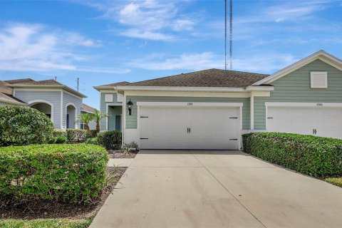 House in Fish Hawk, Florida 2 bedrooms, 141.68 sq.m. № 1663064 - photo 1