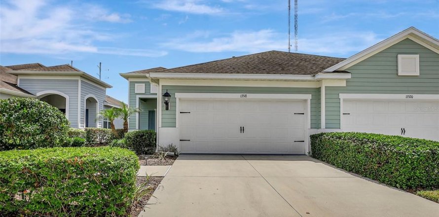 House in Fish Hawk, Florida 2 bedrooms, 141.68 sq.m. № 1663064
