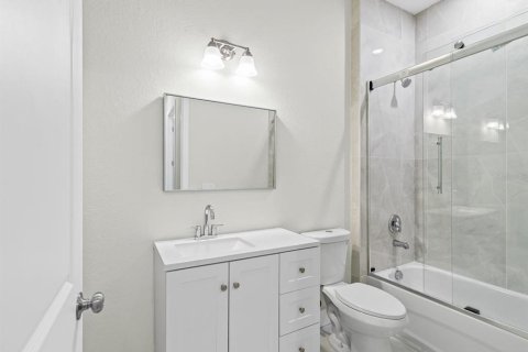 Villa ou maison à vendre à New Port Richey, Floride: 4 chambres, 198.07 m2 № 2389333 - photo 21