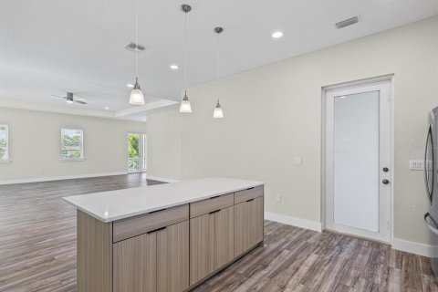 Villa ou maison à vendre à New Port Richey, Floride: 4 chambres, 198.07 m2 № 2389333 - photo 13