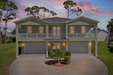 Villa ou maison à New Port Richey, Floride 4 chambres, 198.07 m2 № 2389333
