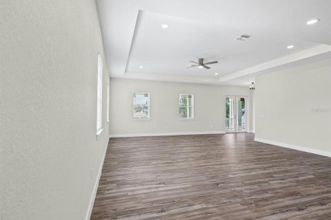 Villa ou maison à vendre à New Port Richey, Floride: 4 chambres, 198.07 m2 № 2389333 - photo 8