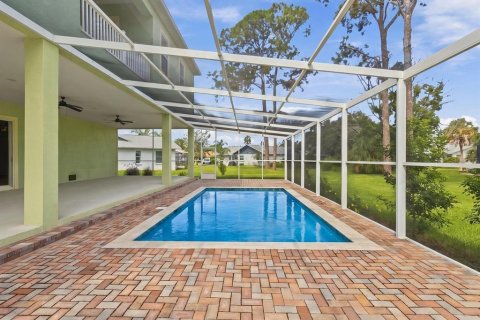 Villa ou maison à vendre à New Port Richey, Floride: 4 chambres, 198.07 m2 № 2389333 - photo 2