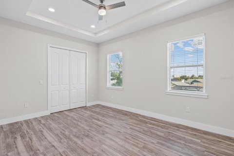 Villa ou maison à vendre à New Port Richey, Floride: 4 chambres, 198.07 m2 № 2389333 - photo 5