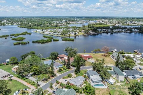 House in Tarpon Springs, Florida 3 bedrooms, 93.65 sq.m. № 1808724 - photo 7