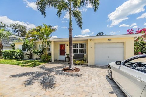 House in Tarpon Springs, Florida 3 bedrooms, 93.65 sq.m. № 1808724 - photo 1