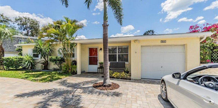 House in Tarpon Springs, Florida 3 bedrooms, 93.65 sq.m. № 1808724