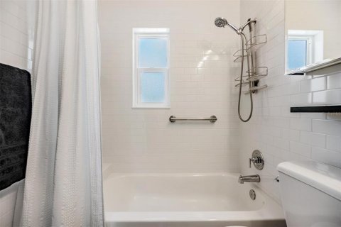 House in Tarpon Springs, Florida 3 bedrooms, 93.65 sq.m. № 1808724 - photo 28