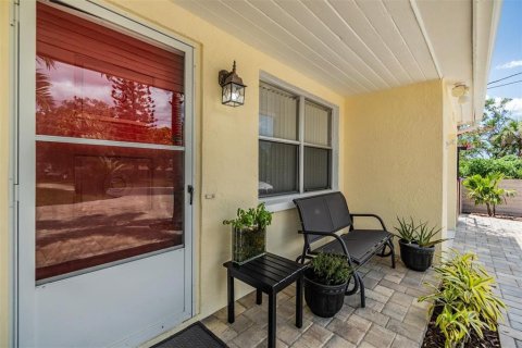 House in Tarpon Springs, Florida 3 bedrooms, 93.65 sq.m. № 1808724 - photo 2