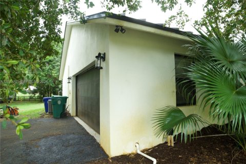 House in Southwest Ranches, Florida 4 bedrooms, 220.64 sq.m. № 2184104 - photo 20