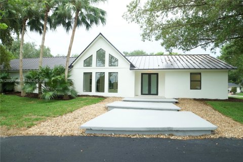 House in Southwest Ranches, Florida 4 bedrooms, 220.64 sq.m. № 2184104